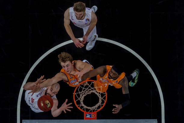 他却在倒地 他却在倒地